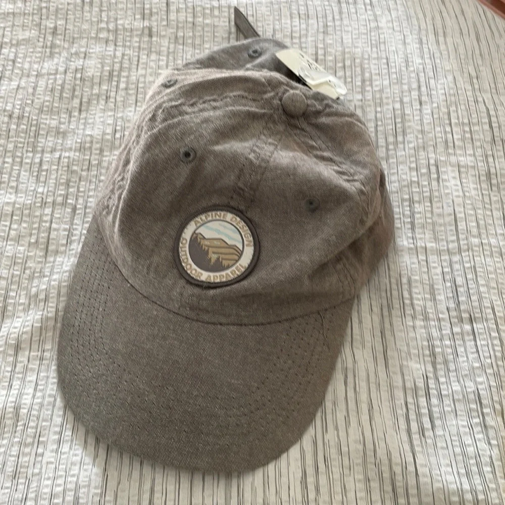 NWT Women’s Alpine Design Chambray Cap - Picture 1 of 10